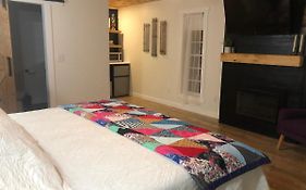 Raleigh Rooms & Taylor'S Crafts